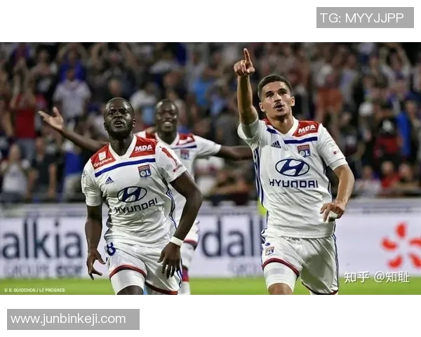 兰斯与圣埃蒂安激战正酣谁能在法甲赛场上笑到最后